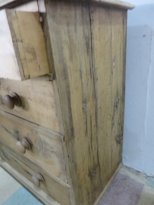 An antique pine chest of drawers - Image 6 of 6