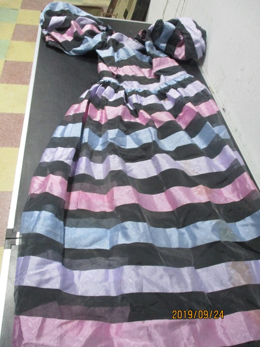 A quantity of vintage ladies dresses in case- some hand made - Image 15 of 21