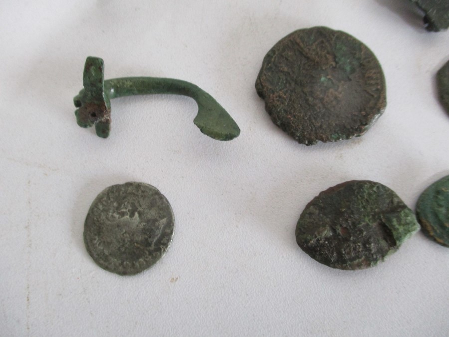 A collection of Roman brooches and coins - Image 2 of 10