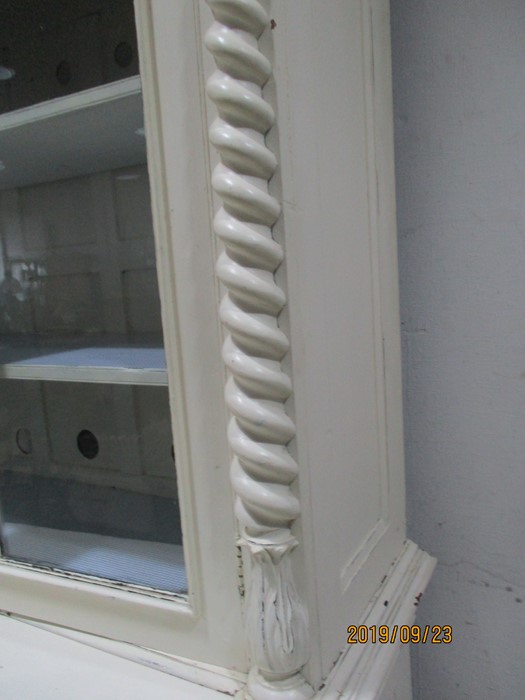 A French painted display cabinet with cupboard under - Image 3 of 10