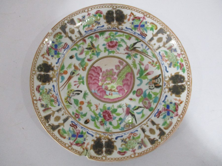 An octagonal Famille Rose plate with three character mark to underside along with two others and - Image 18 of 23