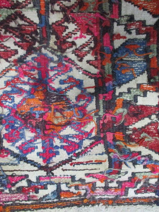 An Eastern hand woven rug - Image 6 of 6