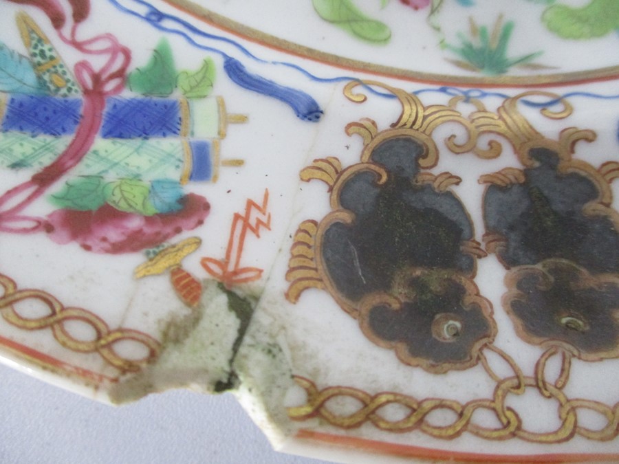 An octagonal Famille Rose plate with three character mark to underside along with two others and - Image 22 of 23