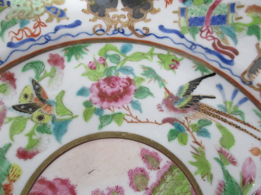 An octagonal Famille Rose plate with three character mark to underside along with two others and - Image 20 of 23