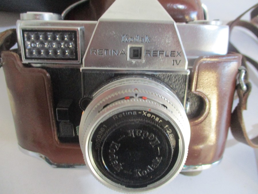 A Kodak Retina Reflex IV camera with Schneider- Kreuznach lens along with a similar 4/135mm lens - Image 2 of 7