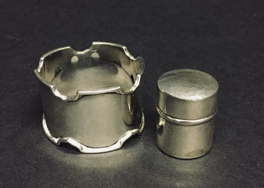 A silver serviette ring and small silver pot along with silver plated items. - Image 3 of 4