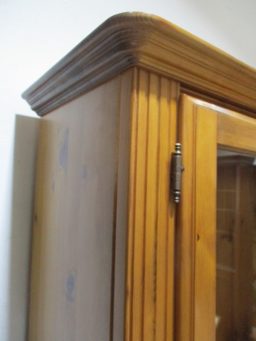 A pine display cabinet with cupboard under - Image 2 of 5