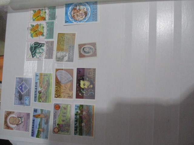 An album of worldwide stamps - Image 32 of 47