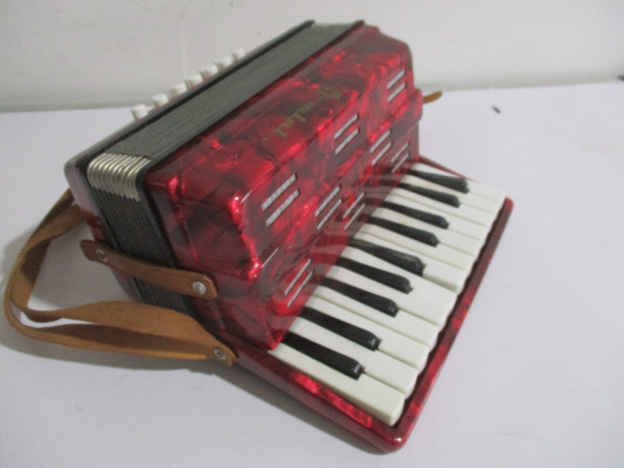 A child's accordion, the "Mini" - Image 2 of 5