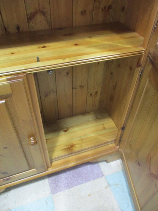 A pine display cabinet with cupboard under - Image 5 of 5