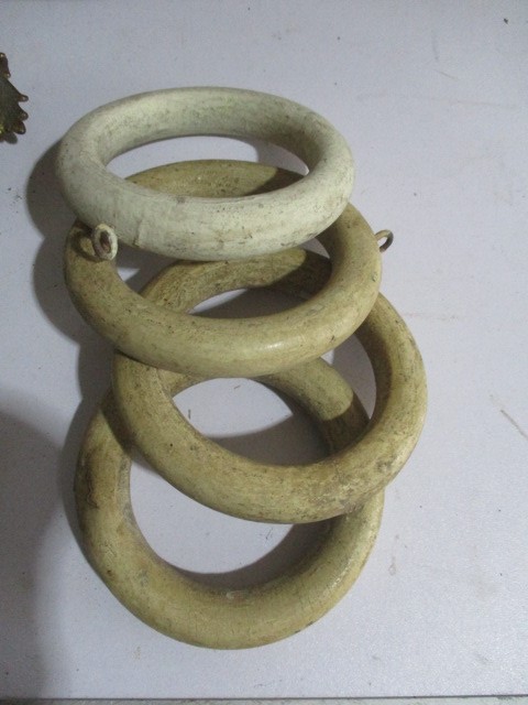 A collection of wooden curtain rings, hinges, basket, photo frames etc. - Image 3 of 20