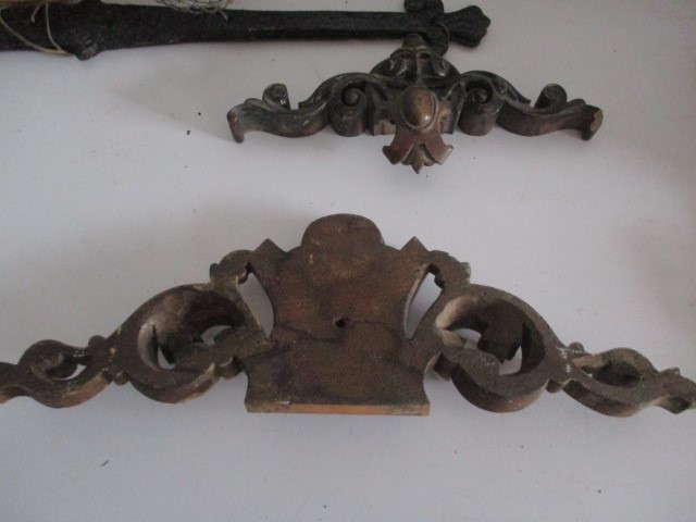 A collection of wooden curtain rings, hinges, basket, photo frames etc. - Image 11 of 20