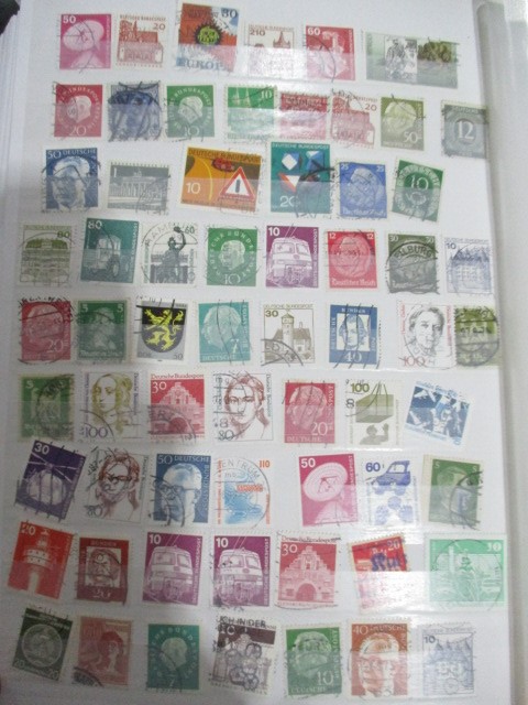 An album of worldwide stamps - Image 43 of 47