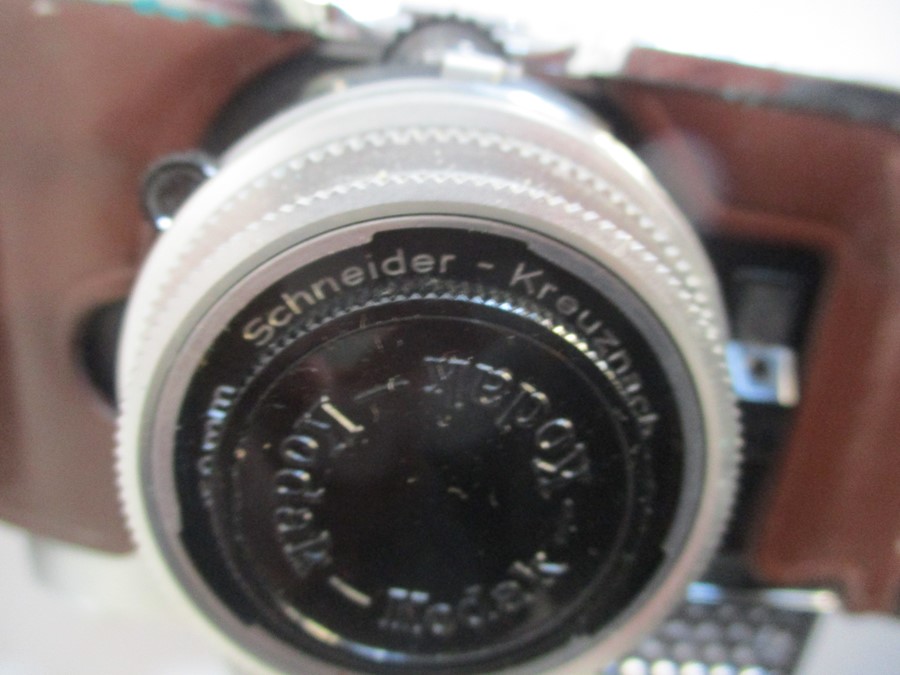 A Kodak Retina Reflex IV camera with Schneider- Kreuznach lens along with a similar 4/135mm lens - Image 4 of 7