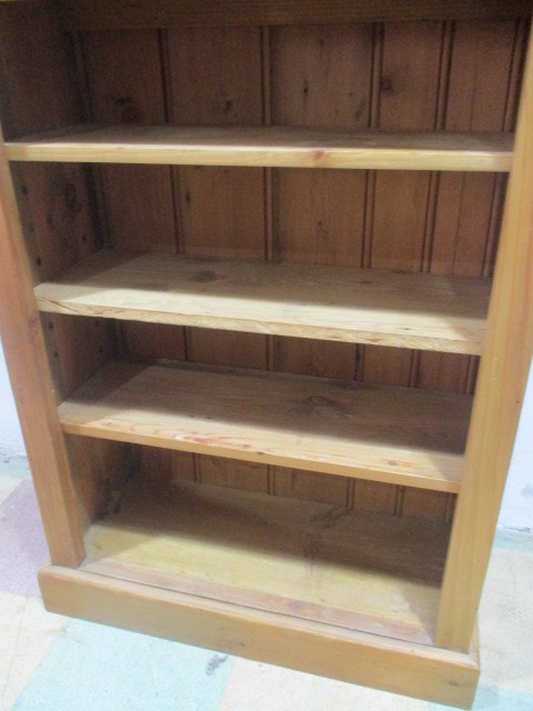 A set of freestanding pine shelves with two drawers above - Image 4 of 5