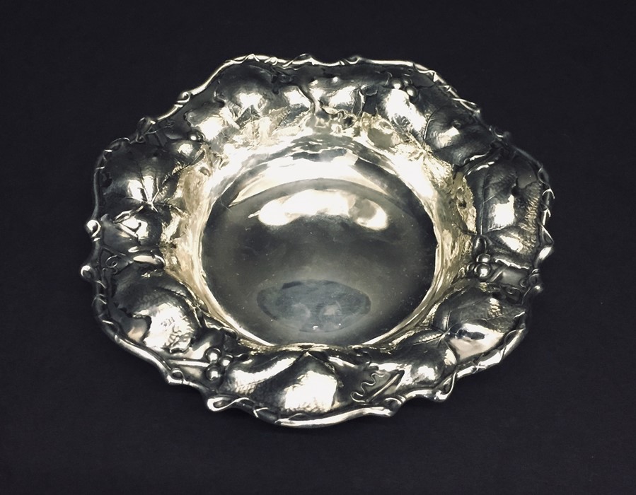 A sterling silver bon bon dish decorated with leaves and berries. - Image 2 of 4