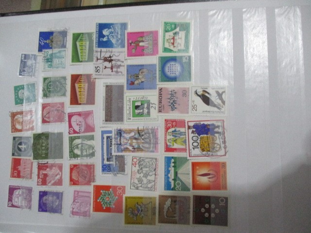 An album of worldwide stamps - Image 44 of 47