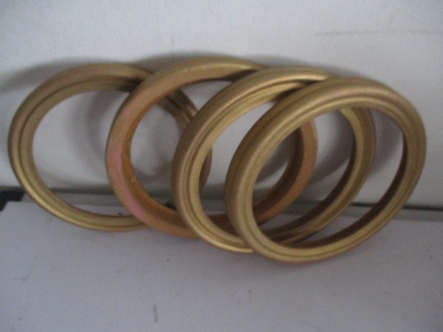 A collection of wooden curtain rings, hinges, basket, photo frames etc. - Image 20 of 20