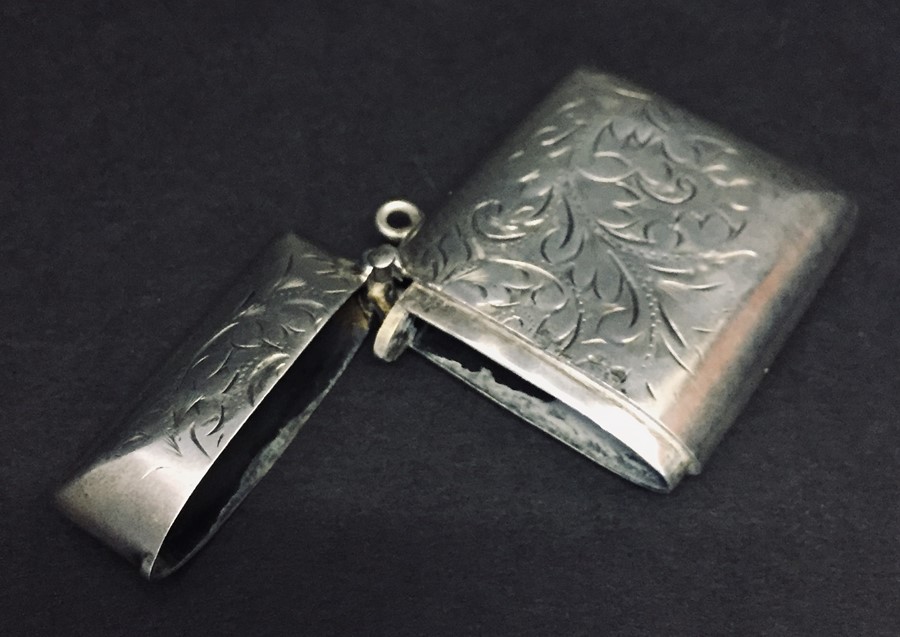 A hallmarked silver vesta case. - Image 4 of 4