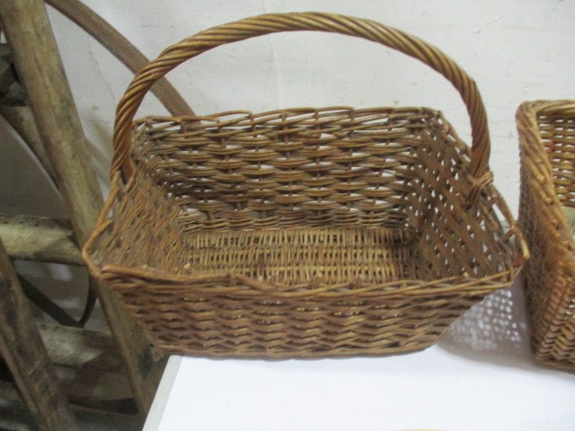 A collection of wooden baskets and trays etc - Image 2 of 9