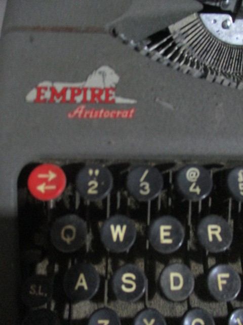 An Empire Aristocrat portable typewriter along with a vintage Lotto game and Ensign Full-Vue camera - Image 3 of 9