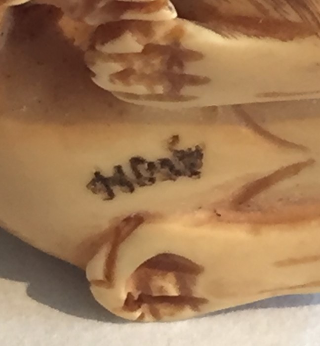 A 19th Century ivory Netsuke of a rat with its baby, signature to underside - Image 6 of 6