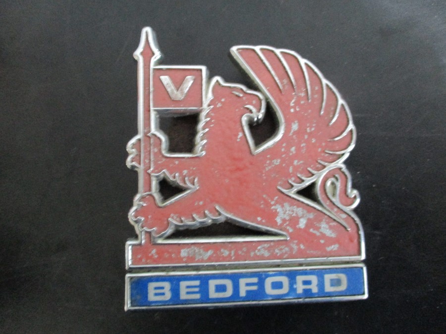 A vintage Caravan Club car badge along with a Bedford car badge - Image 5 of 6