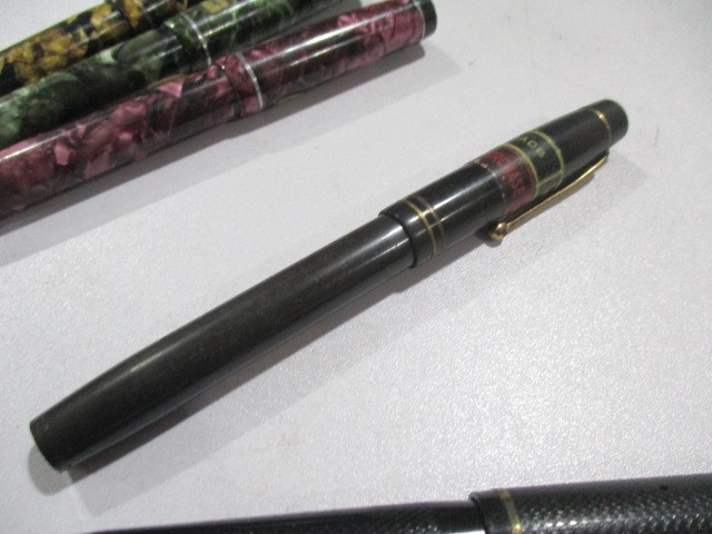 A collection of five fountain pens including Cadet, Mentmore etc - Image 5 of 6