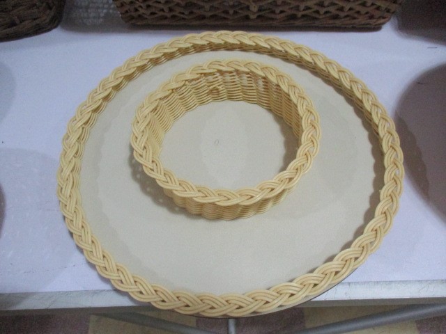 A collection of wooden baskets and trays etc - Image 6 of 9