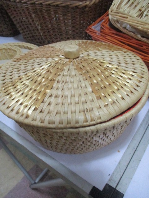 A collection of wooden baskets and trays etc - Image 7 of 9