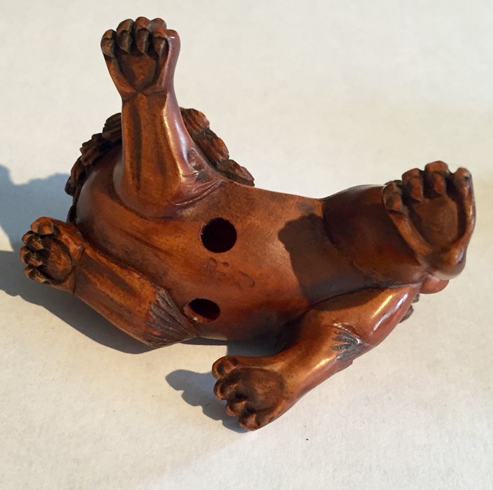 A boxwood Netsuke carved as a dragon, signature to underside along with one other of a kneeling man - Image 3 of 5