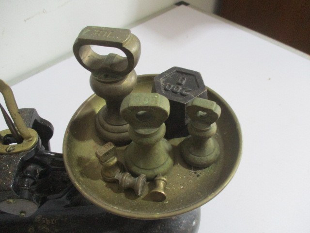 A collection of four vintage weighing scales with brass weights - Image 7 of 7