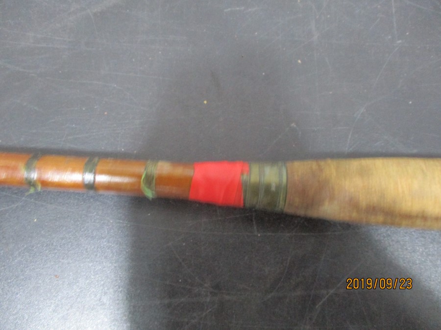 A vintage split cane sea fishing rod A/F - Image 4 of 10