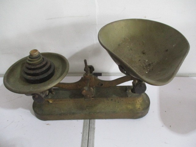 A collection of four vintage weighing scales with brass weights - Image 4 of 7