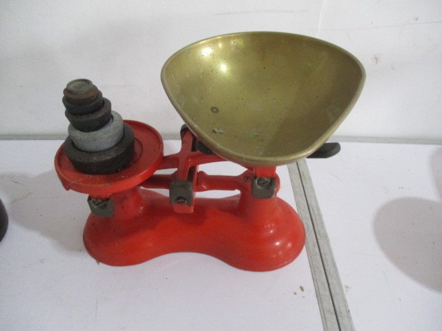 A collection of four vintage weighing scales with brass weights - Image 5 of 7