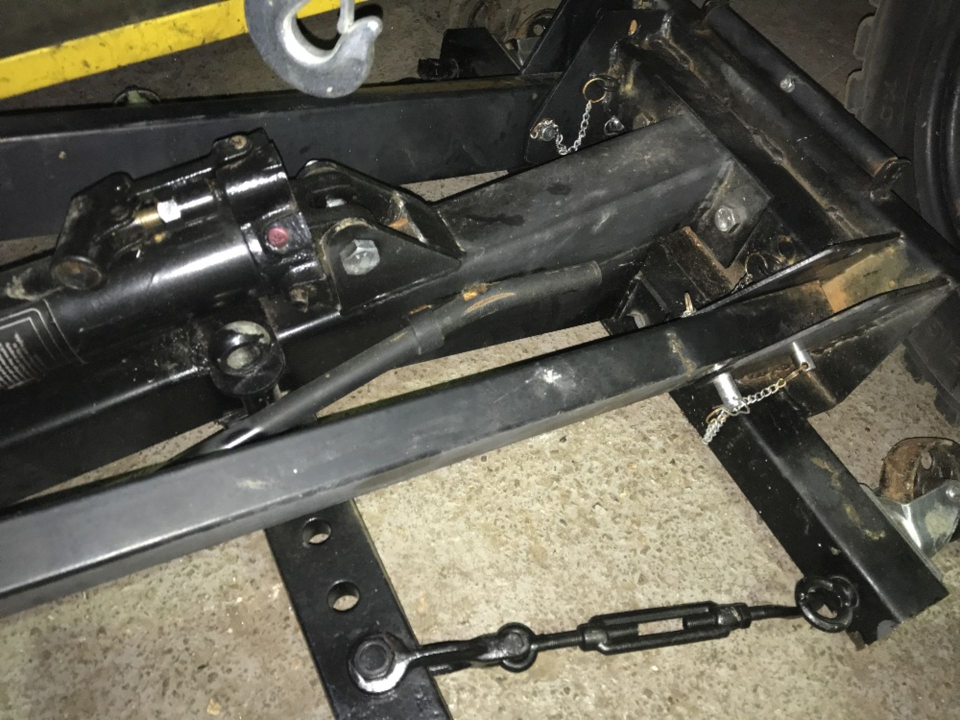 ENGINE CRANE ADAPTED TO GO ON COMPACT TRACTOR 3 POINT LINKAGE - Image 2 of 3