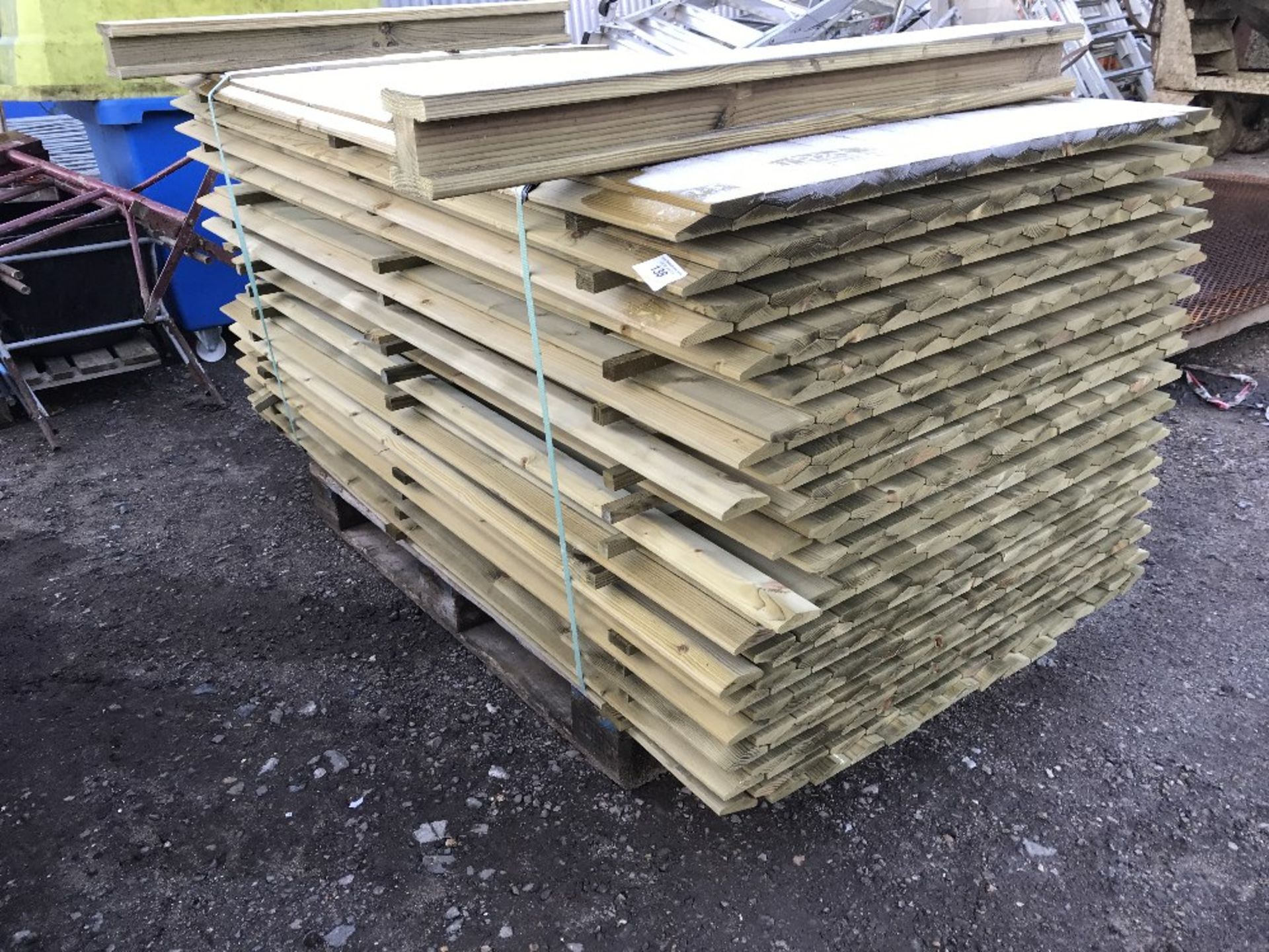 PALLET OF MACHINED TRIANGLE PROFILE TIMBERS 7.5CM WIDTH, 1.78M LENGTH