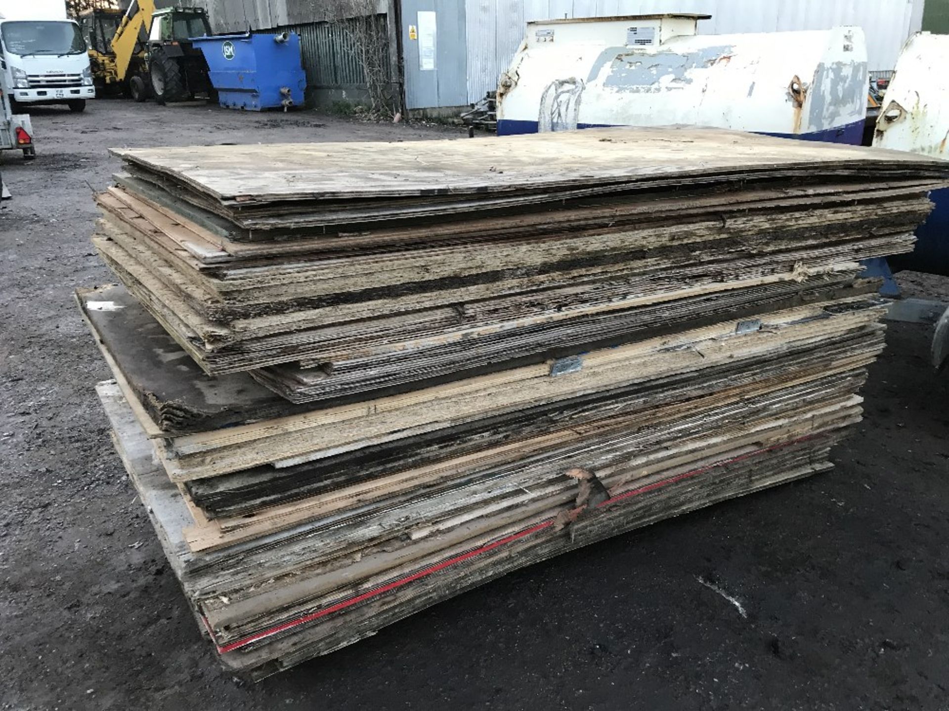 APPROX 60NO SHEETS OF PRE USED PLYWOOD AND OTHER BOARDS NO VAT ON HAMMER PRICE - Image 2 of 2