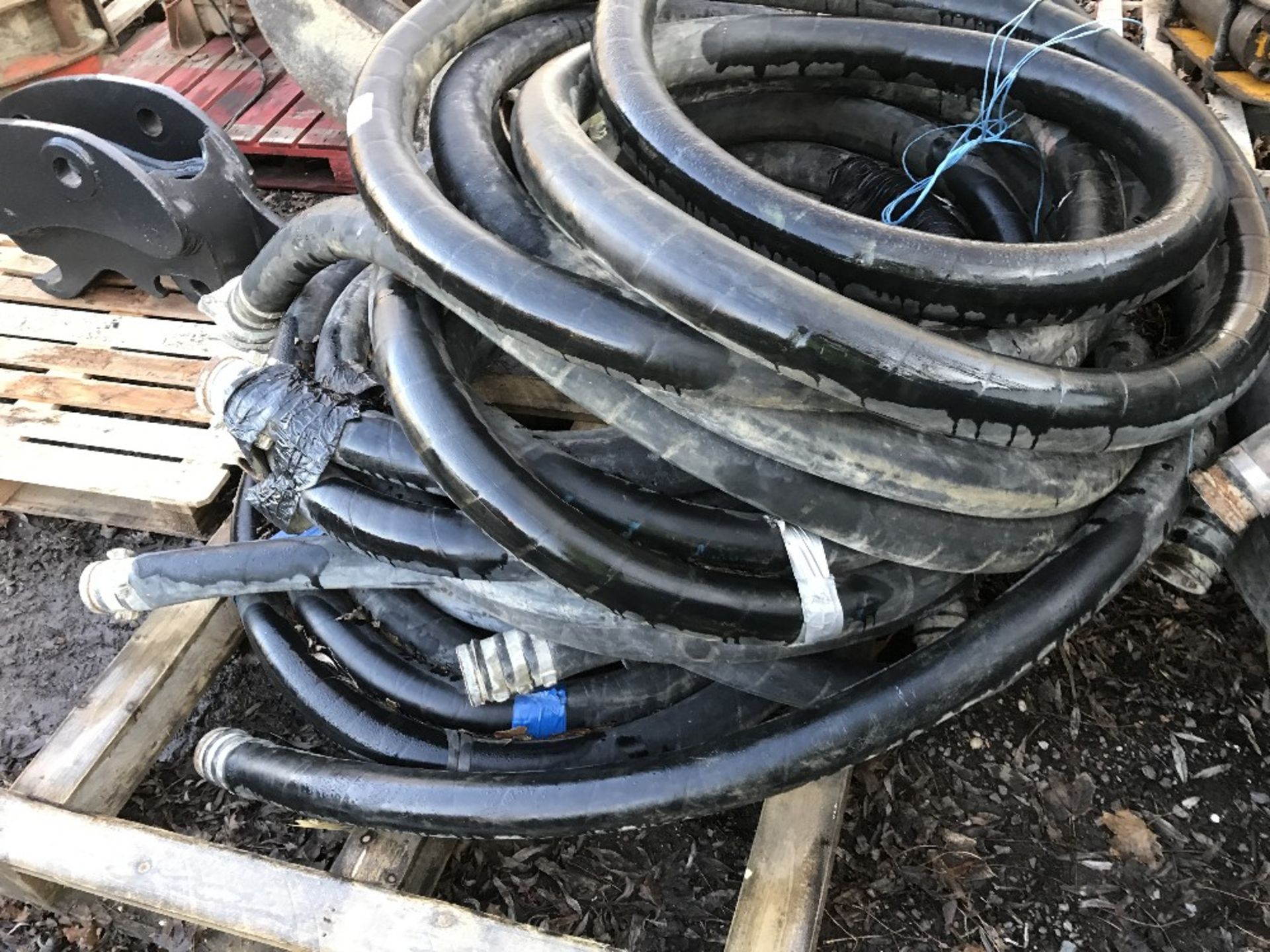 Qty of screed pump hoses - Image 3 of 3