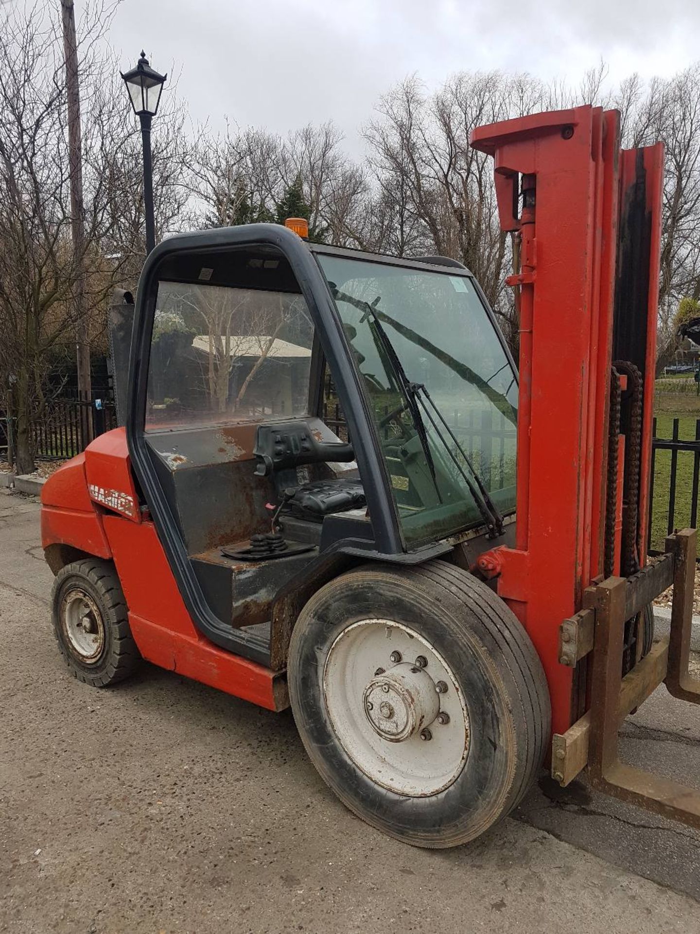 MANITOU MSI 30D DIESEL FORKLIFT TRUCK WITH TRIPLE 3 STAGE MAST, PART CAB, TOYOTA ENGINE LOT - Image 3 of 4