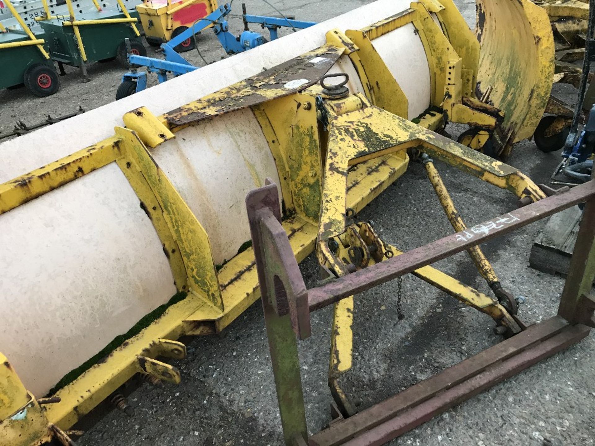 JCB TELEHANDLER MOUNTED SNOW PLOUGH CIRCA 10FT WORKING WIDTH, ADJUSTABLE ANGLE - Image 2 of 2