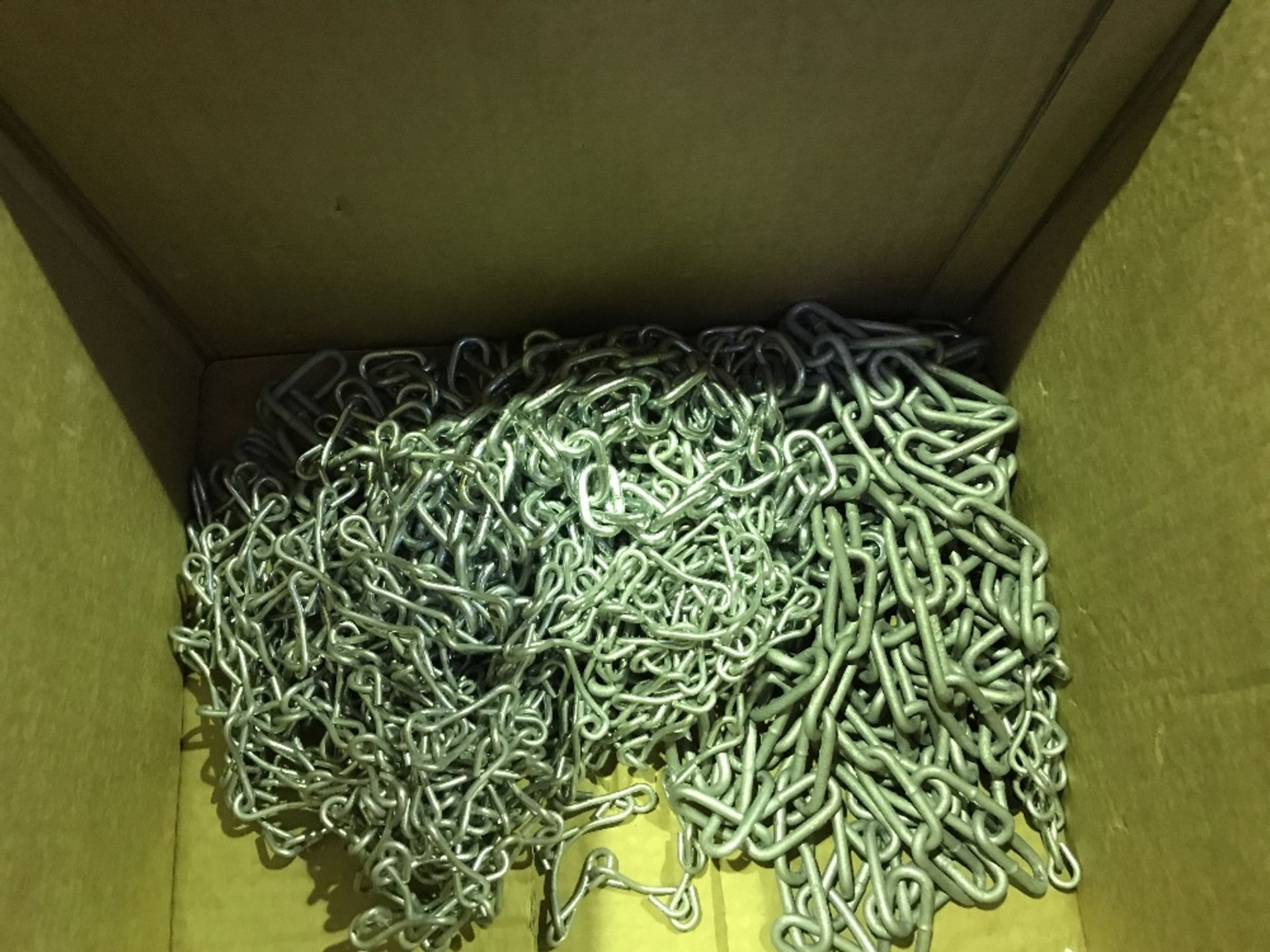 PALLET OF STRIP LIGHTS AND MOUNTING CHAINS...NO VAT ON HAMMER PRICE - Image 3 of 3