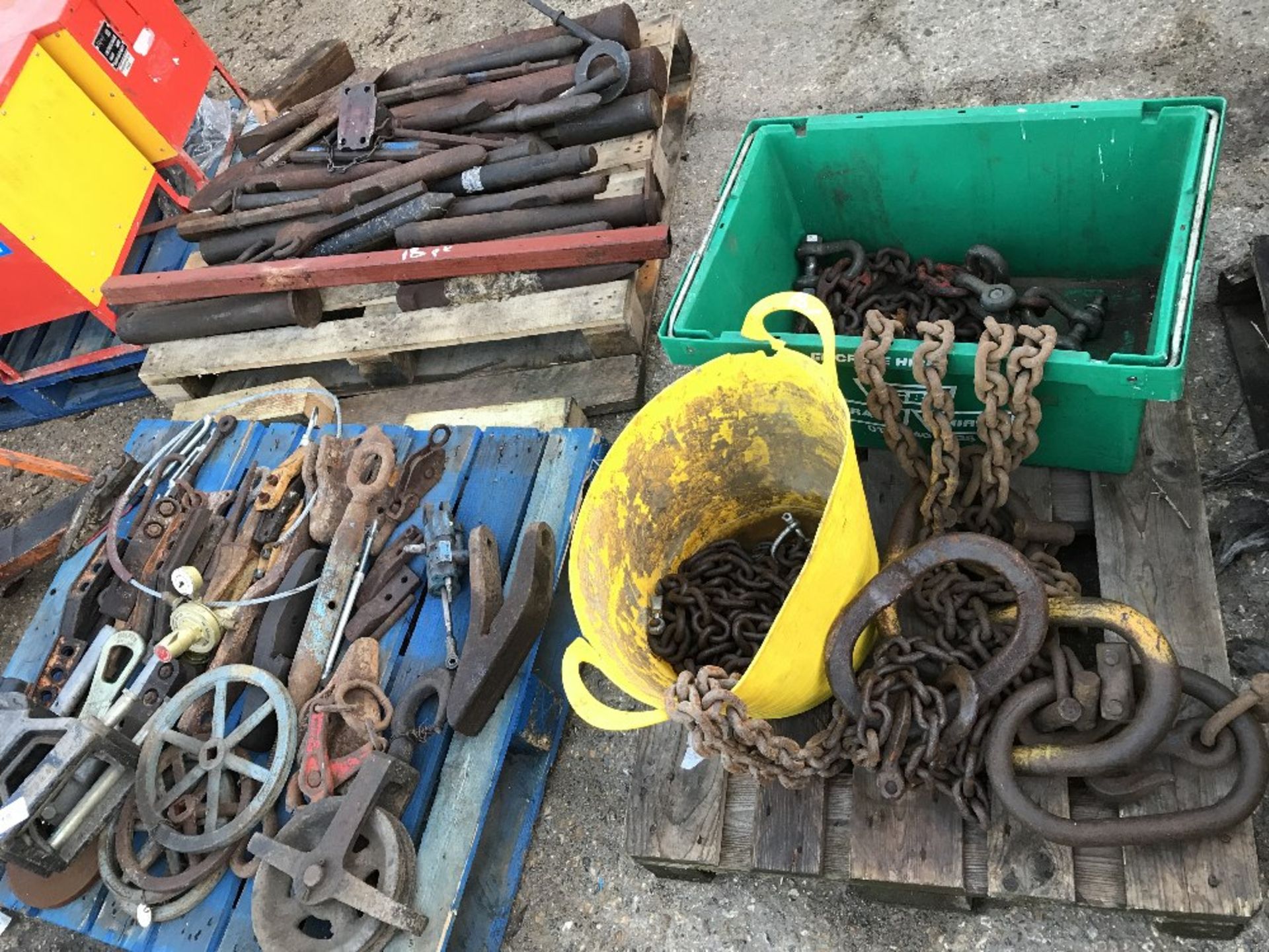 QTY OF CHAINS, BUCKET PINS, TEETH, BREAKER POINTS, TOW HITCHES ETC NO VAT ON HAMMER PRICE