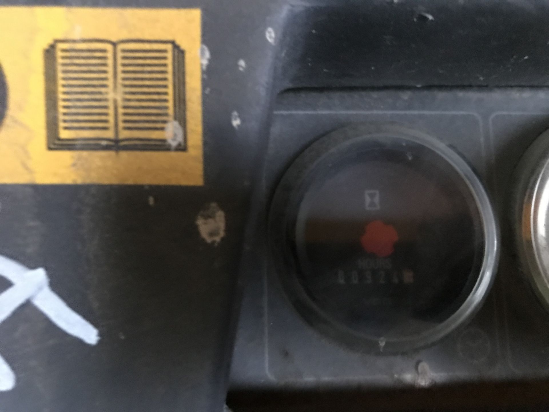 ATLAS COPCO XAS67 COMPRESSOR YEAR 2008 SN:8073477 WHEN TESTED WAS SEEN TO RUN AND MAKE AIR PN:CO2- - Image 2 of 5