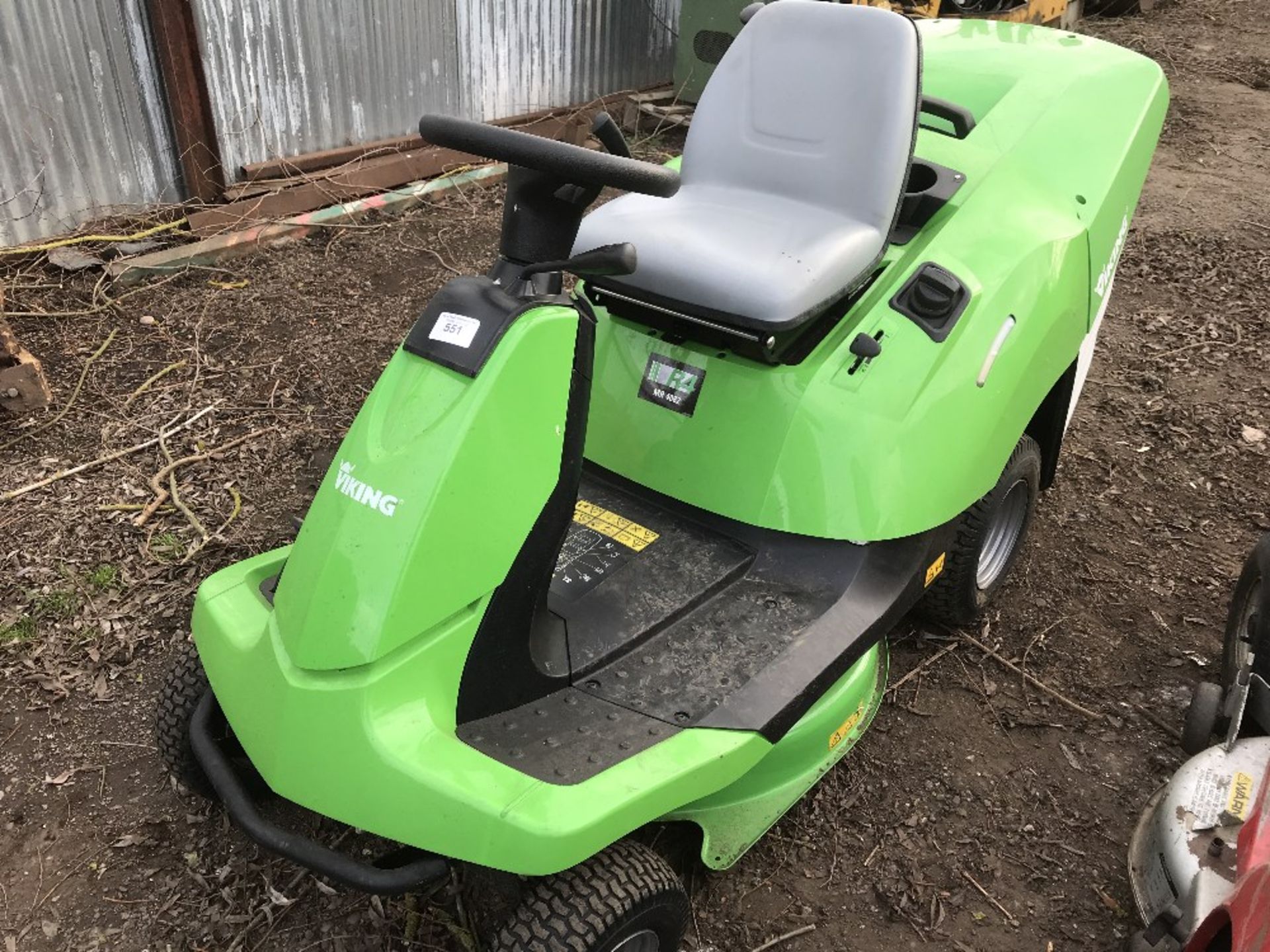 VIKING MR4082 PETROL RIDE ON MOWER..WITH COLLECTOR!! . WHEN TESTED WAS SEEN TO DRIVE, STEER AND - Image 5 of 5