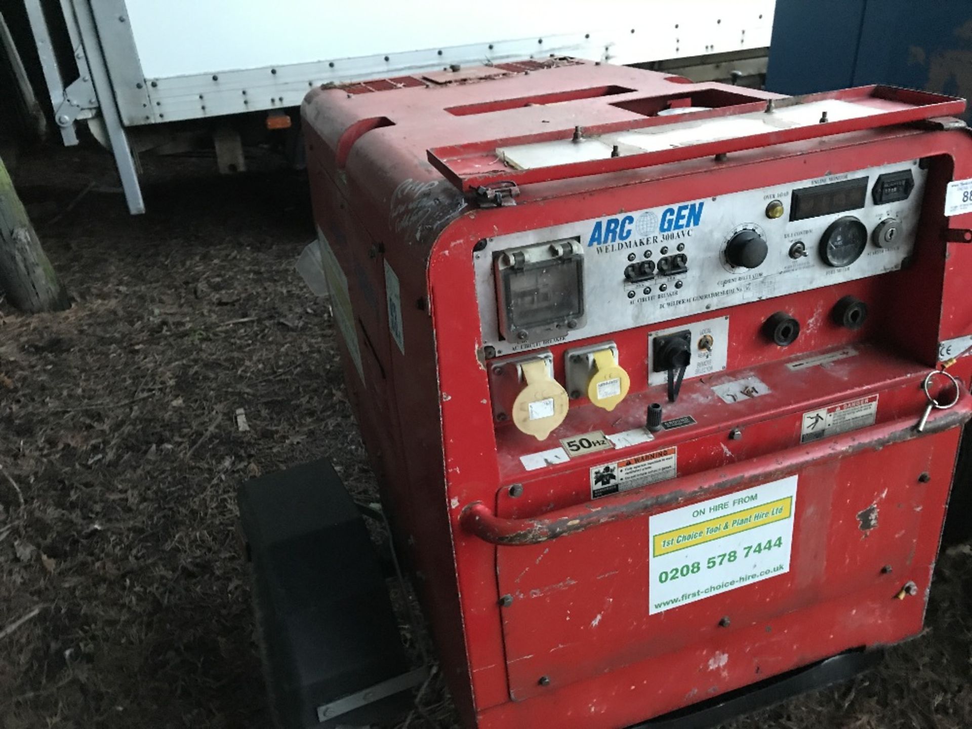 Arcgen 300amp towed welder, yr2013 WHEN TESTED WAS SEEN TO RUN AND MAKE POWER..WELDING CURRENT - Image 3 of 4