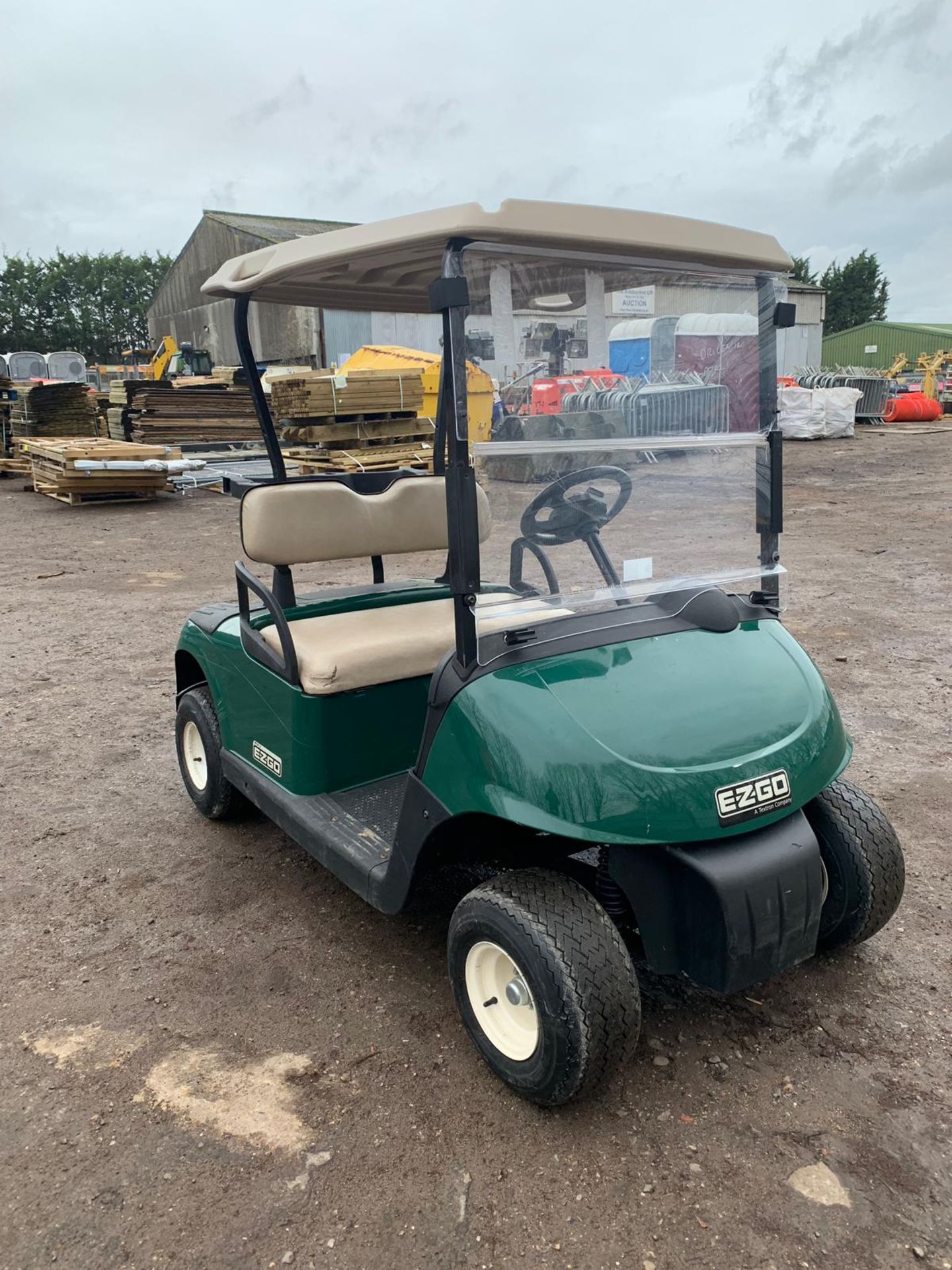 EZGO PETROL ENGINED GOLF BUGGY - Image 6 of 7