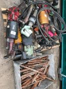 APPROX 16NO ASSORTED AIR AND HYDRAULIC BREAKERS PLUS POINTS