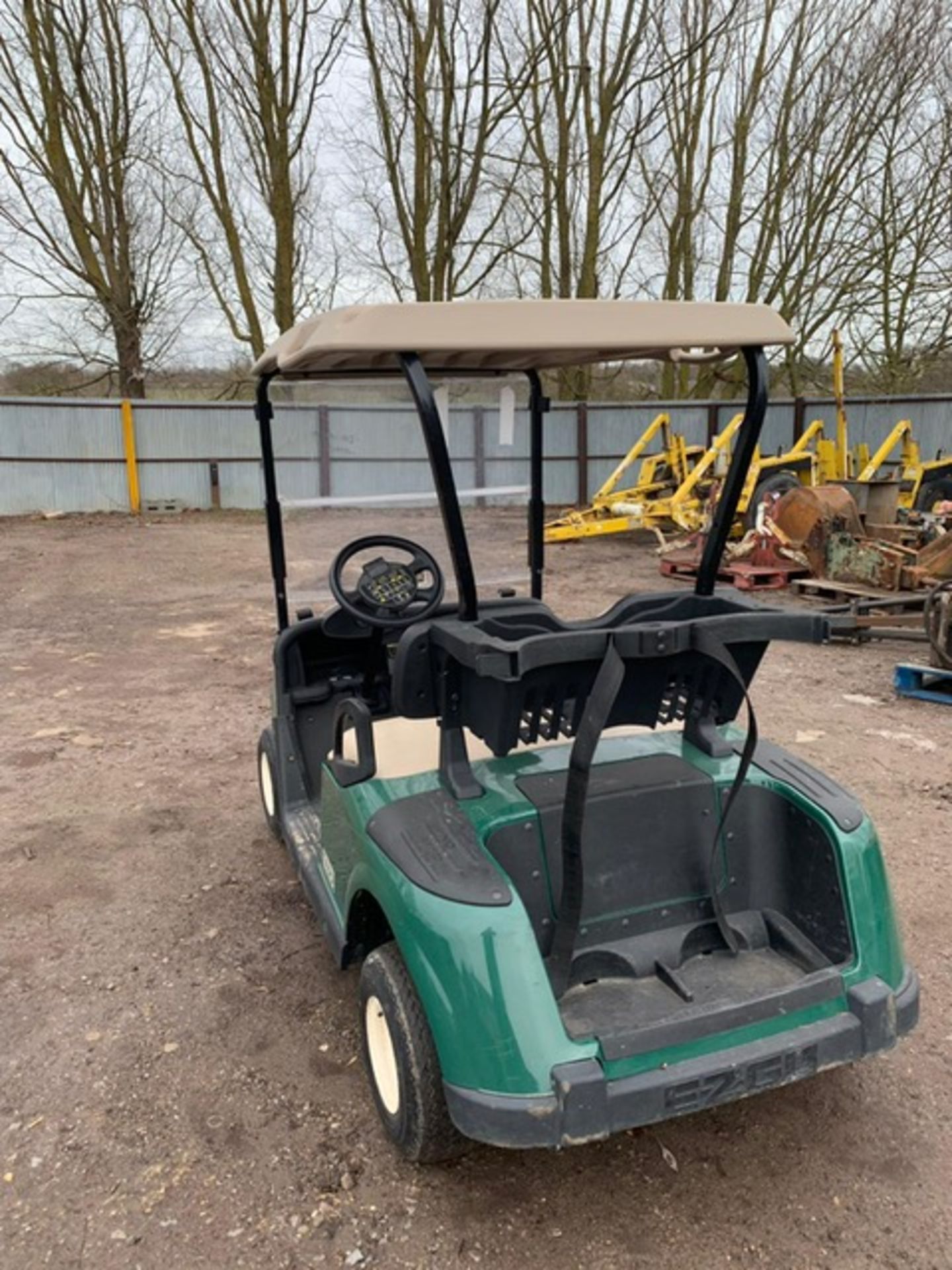 EZGO PETROL ENGINED GOLF BUGGY - Image 3 of 7