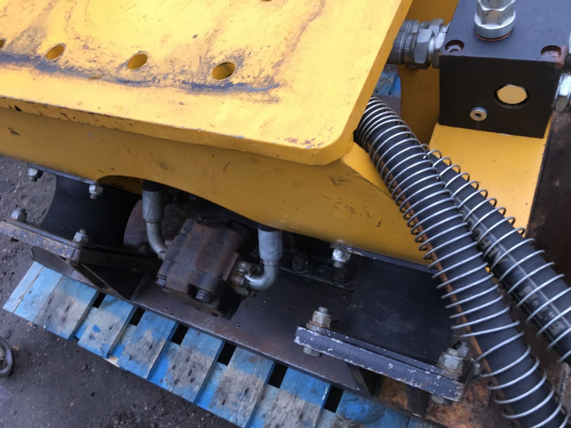 HEAVY DUTY EXCAVATOR COMPACTION PLATE 1.2METRE BASE PLATE. - Image 4 of 4